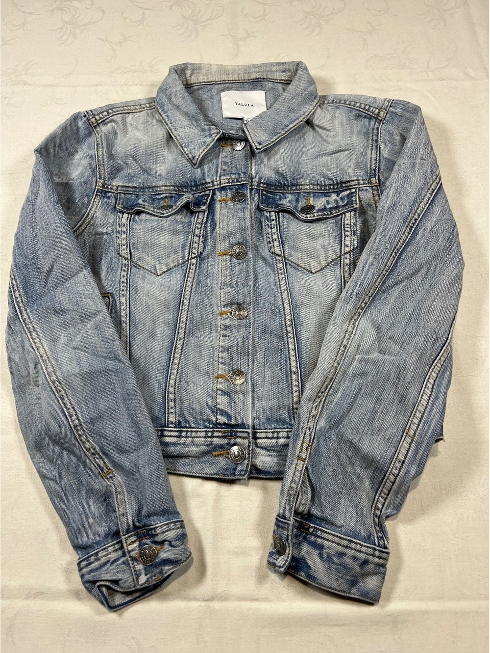 Tulula Aritzia Light Wash Denim Trucker Jacket Size Medium